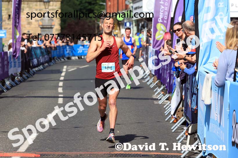 The 2024 Morpeth 10k Road Race.  Photo: David T. Hewitson/Sports for All Pics